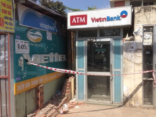 Truy tìm băng nhóm đi ôtô nạy phá buồng máy ATM