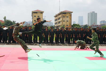 Pha hạ gục 3 đối tượng có hung khí.