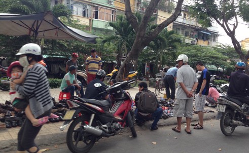 Chợ mua bán đồ 'chôm' giữa Sài Gòn