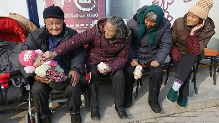 Trung Quốc “chưa kịp giàu thì đã già”