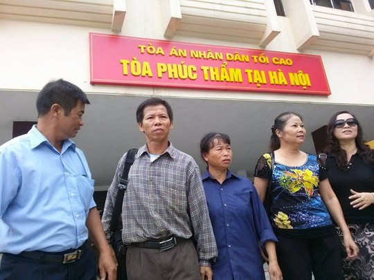 Ông Nguyễn Thanh Chấn yêu cầu bồi thường cho mẹ và vợ mỗi người 1 tỉ đồng