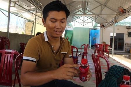 Vụ 6 chai nước dán nhãn Dr Thanh có dị vật: Chủ quán không phải người tiêu dùng?