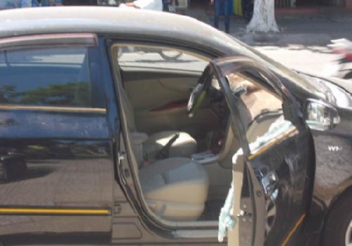 Đà Nẵng: Trộm đập nát cửa kính, lấy cắp đồ trong xe