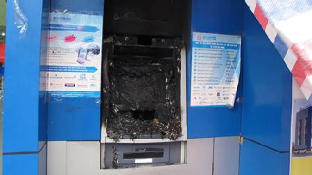 Táo tợn phá máy ATM trộm gần 400 triệu đồng