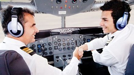 Đào tạo một phi công ngốn bao nhiêu tiền?