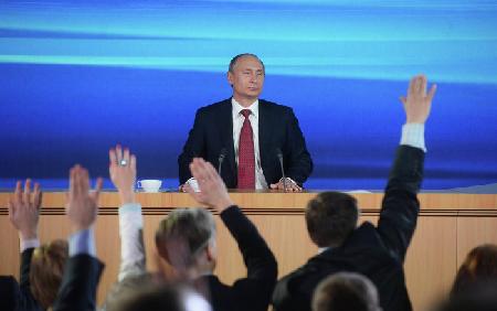 Tổng thống Putin "tố" phương Tây hiếu chiến, muốn xiềng xích "gấu" Nga