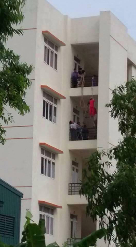 Hưng Yên: Nữ sinh treo cổ tự tử ngoài hành lang của trường